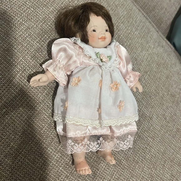 Paulines Limited addition Doll, Allie, porcelain 8” collector item - Plus 2 free - Picture 11 of 13